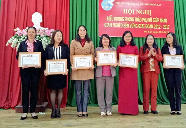 Đà Lạt biểu dương 23 tập thể và 17 cá nhân tiêu biểu trong phong trào phụ nữ giúp nhau giảm nghèo bền vững giai đoạn 2012 -2017