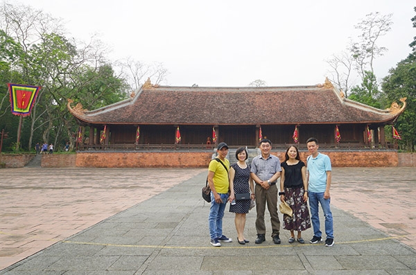 Đoàn Báo Lâm Đồng ở đền thờ vua Lê