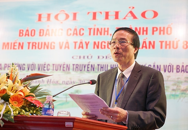 Ông Phạm Minh Thiệu – Tổng biên tập Báo Thanh Hóa phát biểu đề dẫn