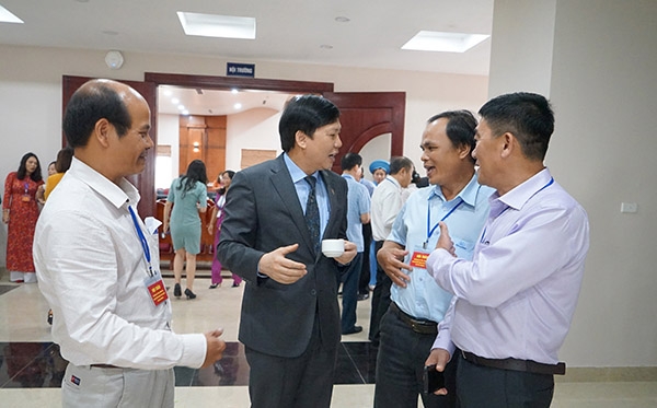 Ông Hồ Quang Lợi – Phó Chủ tịch Hội Nhà báo Việt Nam gặp gỡ các nhà báo bên lề Hội thảo