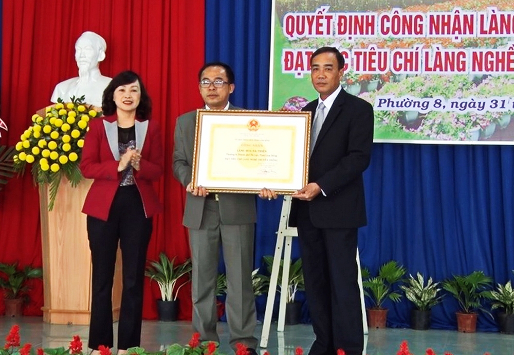 Lễ công bố làng hoa Đa Thiện là làng nghề truyền thống