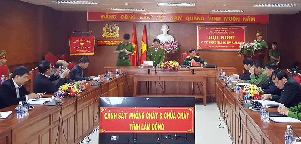 Khối thi đua các cơ quan Nội chính tỉnh Lâm Đồng ký kết thi đua