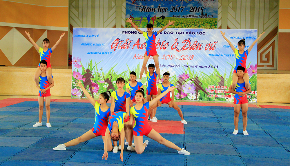 Kỹ năng Aerobic điêu luyện của học sinh THCS Bảo Lộc