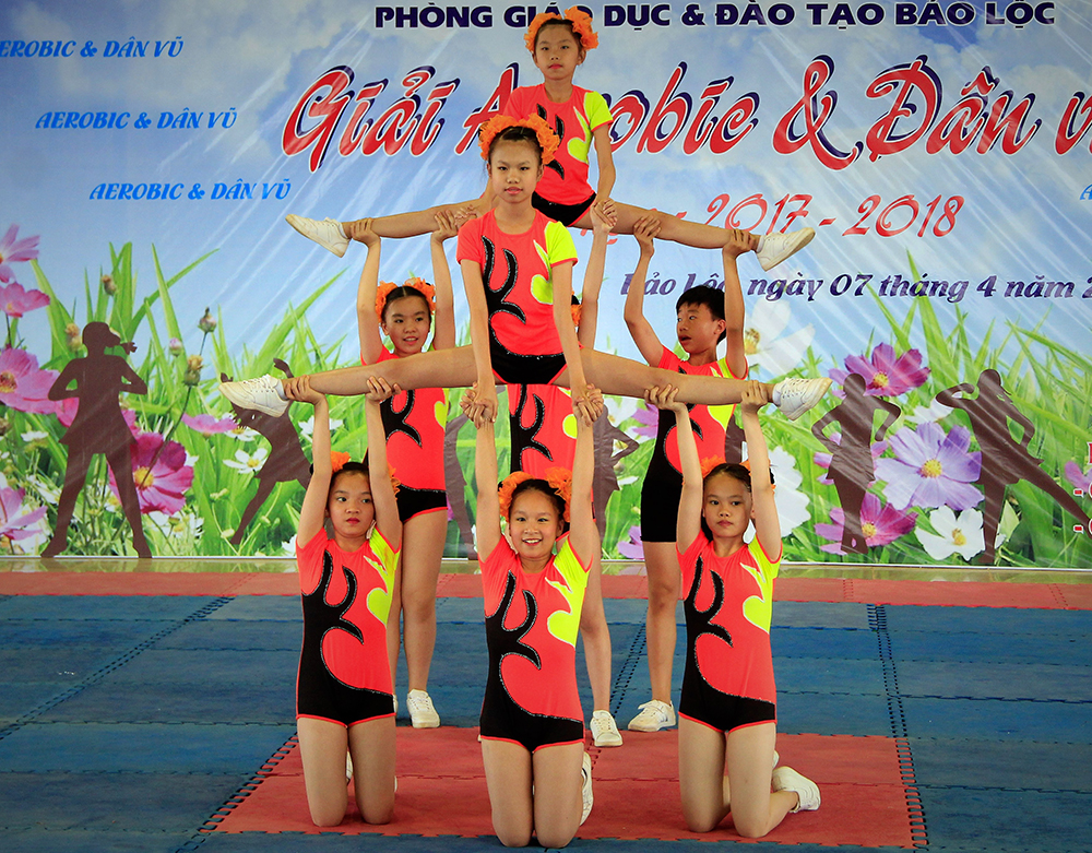 Kỹ năng Aerobic điêu luyện của học sinh THCS Bảo Lộc