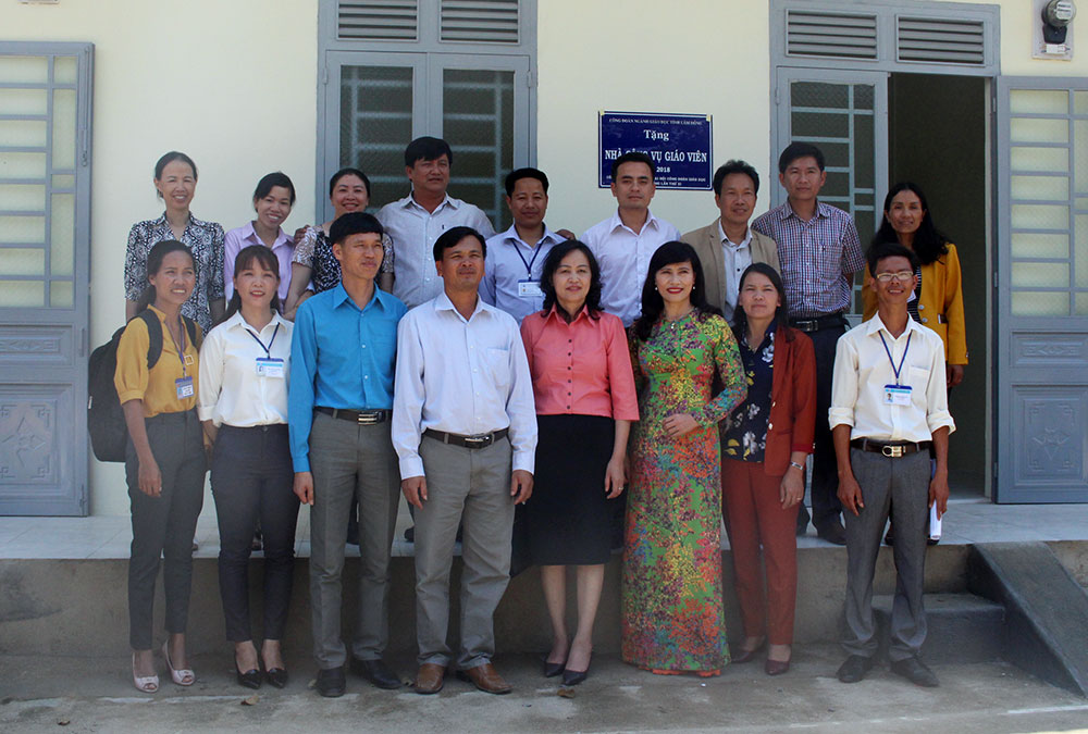 Khi vòng tay nối những vòng tay