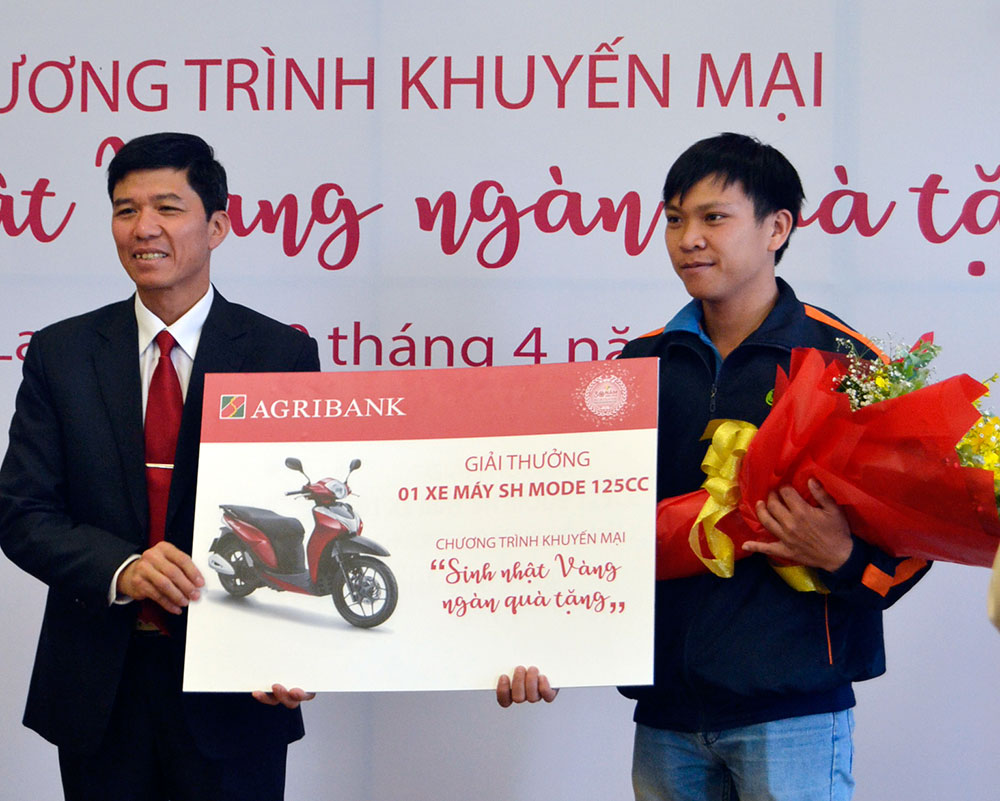 Agribank trao thưởng "Sinh nhật vàng - Ngàn quà tặng"