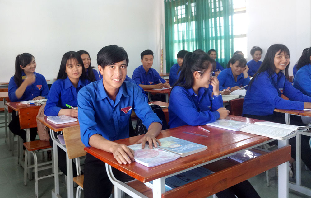 Giúp em đến trường