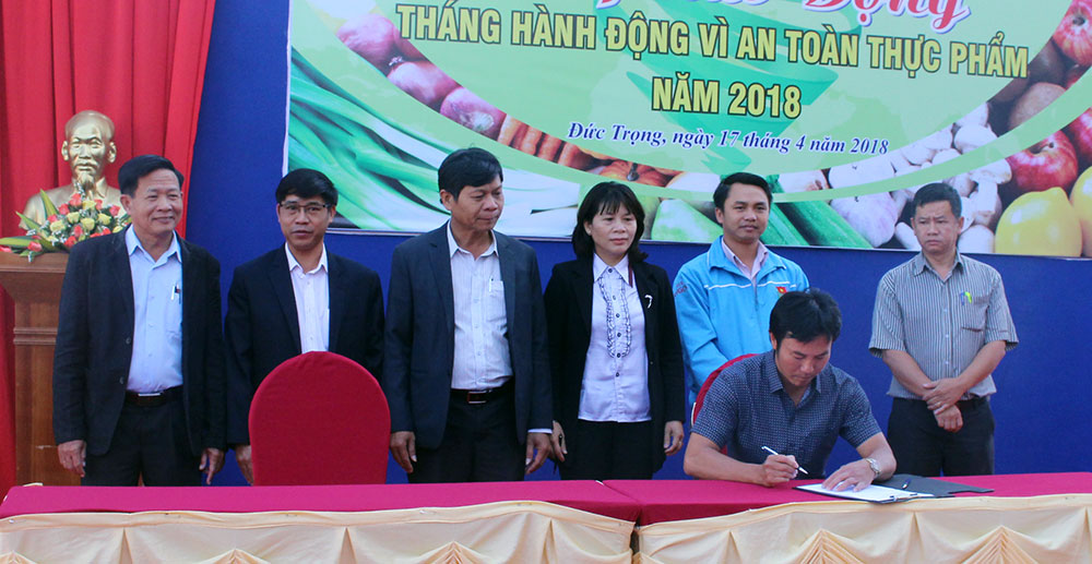 Đẩy mạnh công tác tuyên truyền, nâng cao nhận thức về vệ sinh an toàn thực phẩm