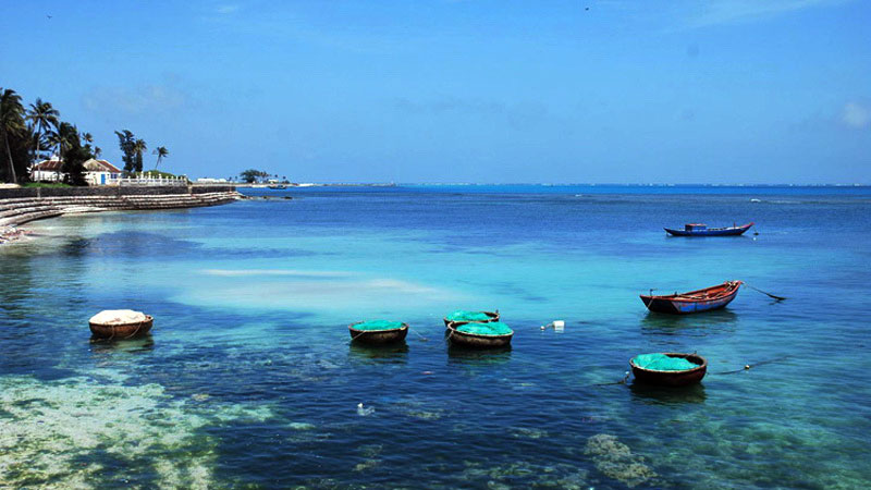 Giữa trùng khơi sừng sững một Lý Sơn