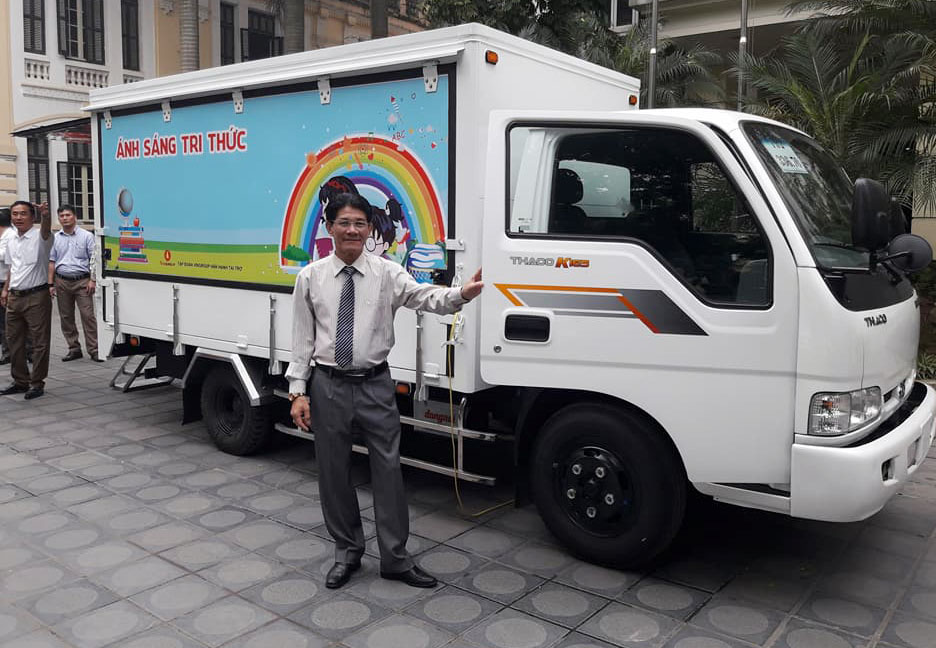 Thư viện Lâm Đồng được trao tặng xe ô tô thư viện lưu động đa phương tiện