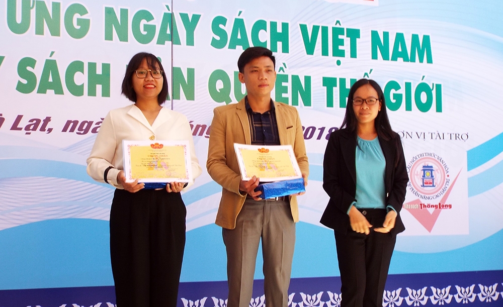 Độc đáo, mới lạ Hội thi xếp sách nghệ thuật