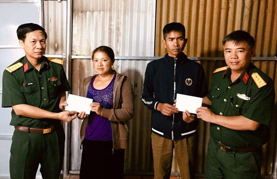 Ban Chỉ huy Quân sự huyện Di Linh trao 7,3 triệu đồng hỗ trợ gia đình bị hỏa hoạn