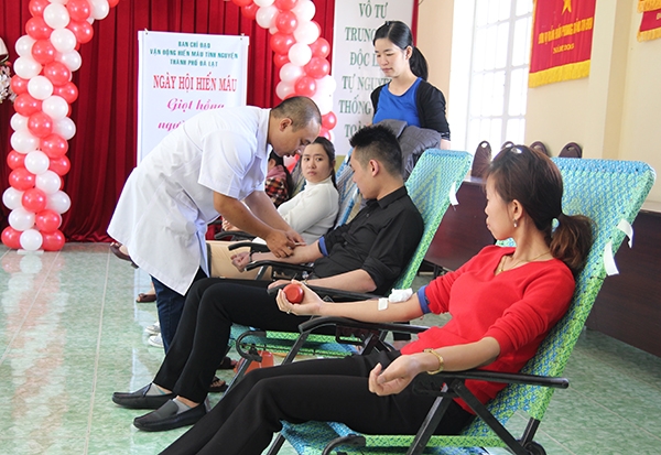 Gần 200 giáo viên thành phố Đà Lạt tham gia hiến máu tình nguyện