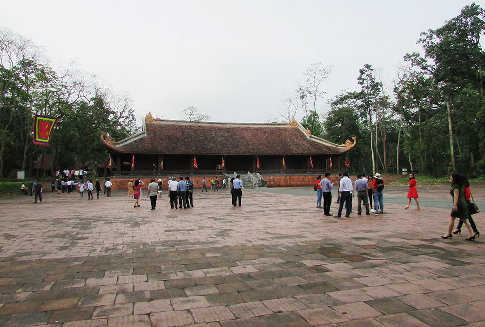 Khuôn viên một tòa nhà chính điện đã được phục dựng
