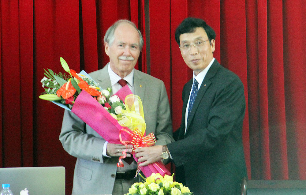 Giáo sư đoạt Giải NoBel Vật lý nói chuyện tại Đại học Đà Lạt