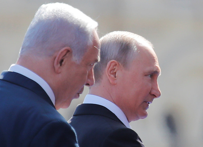 Tổng thống Putin và Thủ tướng Israel Netanyahu dự duyệt binh Ngày Chiến thắng - Ảnh: REUTERS