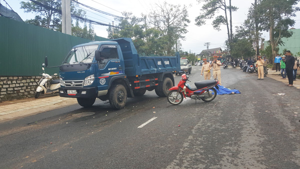 Đà Lạt: Xe máy va chạm với ô tô, một người chết tại chỗ
