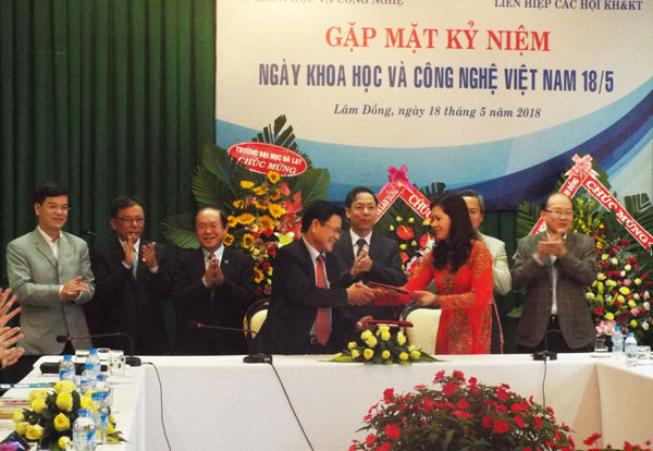 Gặp mặt các nhà khoa học tiêu biểu