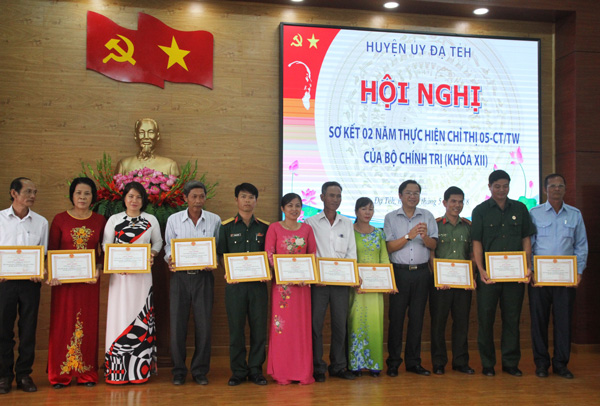 2 năm thực hiện Chỉ thị 05 ở Đạ Tẻh: Quyết liệt ngay từ đầu