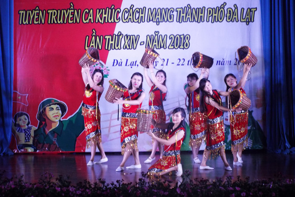 Nhiều tiết mục mang đậm màu sắc văn hóa dân tộc