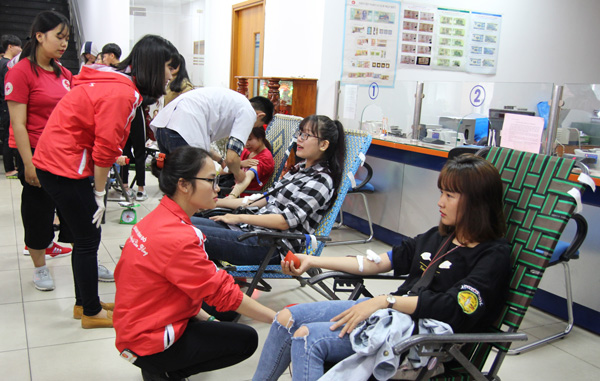 Ngày hội HMTN luôn thu hút rất đông các bạn sinh viên tham gia