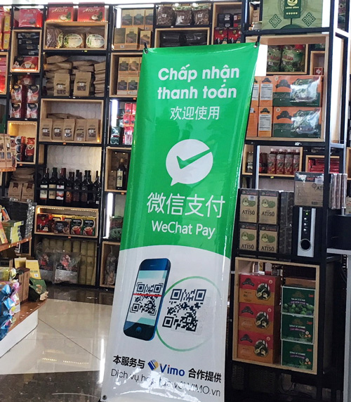 Rút panô quảng cáo cổng thanh toán Trung Quốc tại sân bay Liên Khương