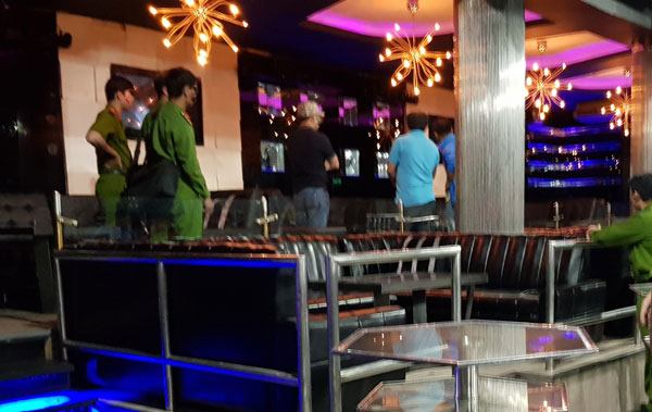 Hỗn chiến trước quán bar, một người chết, 3 người bị thương