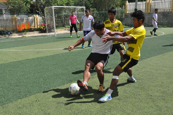 Thi đấu bóng đá nam 5 người sau lễ khai mạc Đại hội