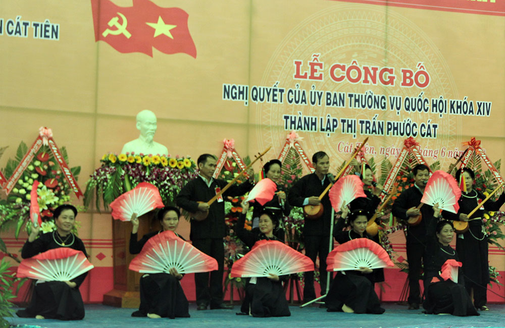 Tiết mục hát then đàn tính chào mừng buổi lễ