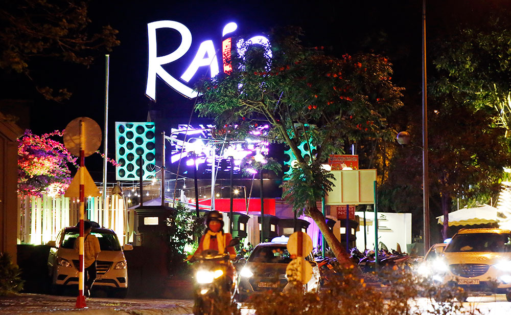 Cần siết chặt quản lý quán bar Rain
