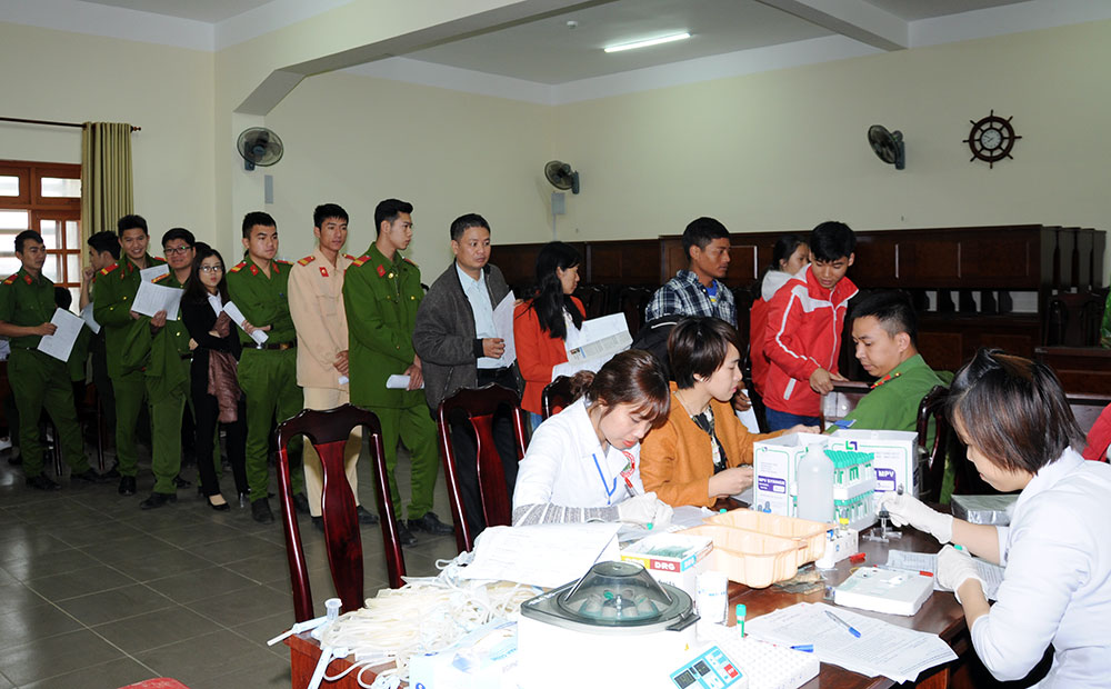 Đông đảo cán bộ, nhân dân tại huyện Lạc Dương tham gia ngày hội HMTN