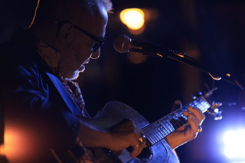 Huyền thoại guitar Henry Padovani biểu diễn tại Metropole Hà Nội