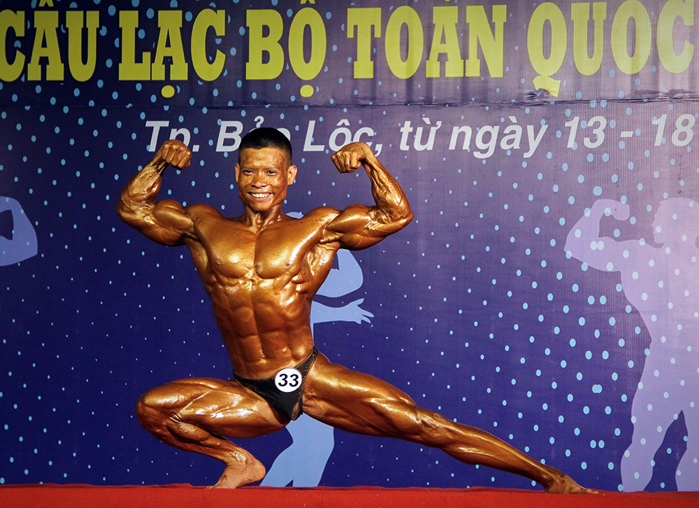 Lực sĩ thi bài thi tự chọn