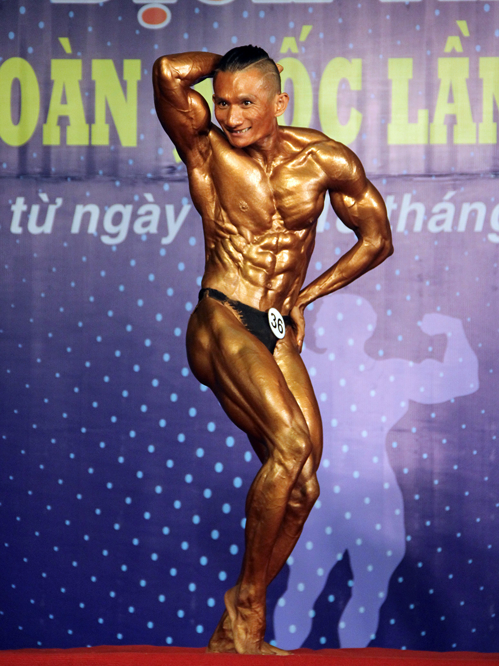 Lực sĩ thi bài thi tự chọn