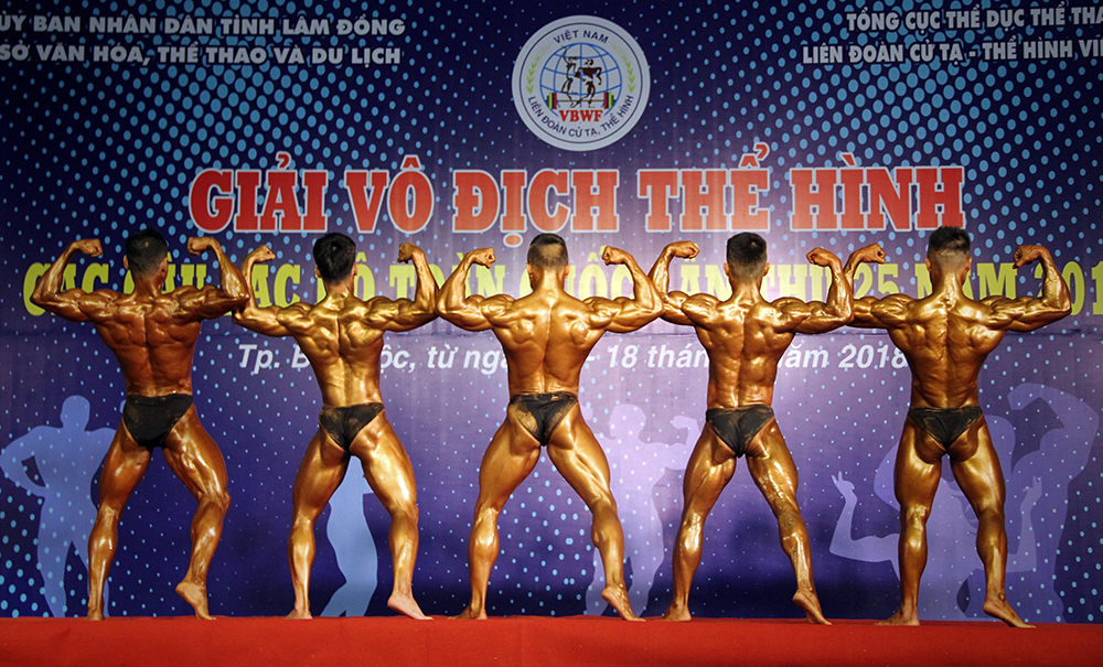 Bài thi quy định (tư thế căng cơ lưng)