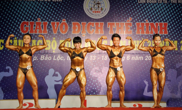 Màn so đò cơ bắp ấn tượng của các nữ lực sĩ