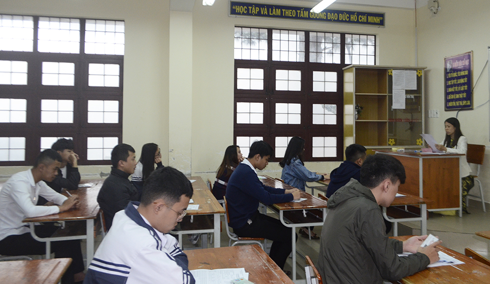 Gần 15.000 thí sinh đến làm thủ tục dự thi THPT quốc gia 2018