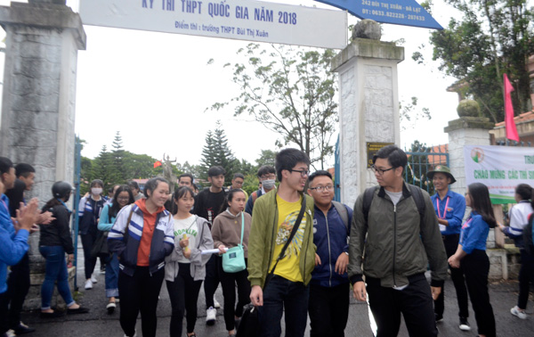Thi xong môn Ngoại ngữ, nhiều thí sinh hoàn thành xong kỳ thi THPT quốc gia 2018