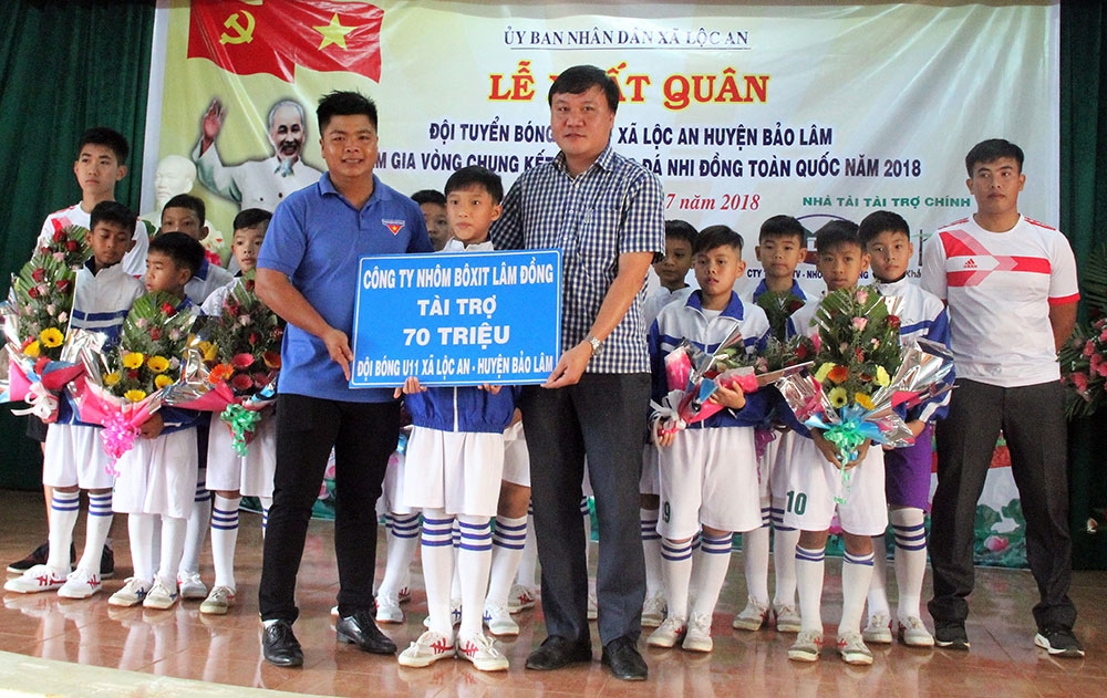 Lễ xuất quân tiễn U11 Lộc An tham dự vòng chung kết Giải bóng đá Thiếu niên và Nhi đồng toàn quốc