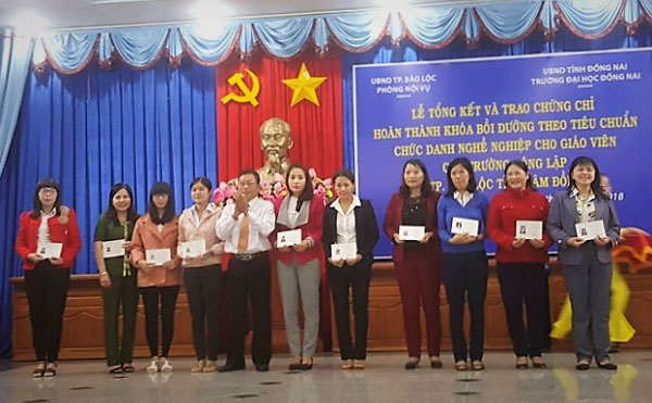 Bảo Lộc: Trao Chứng chỉ "Tiêu chuẩn chức danh nghề nghiệp" cho 329 học viên