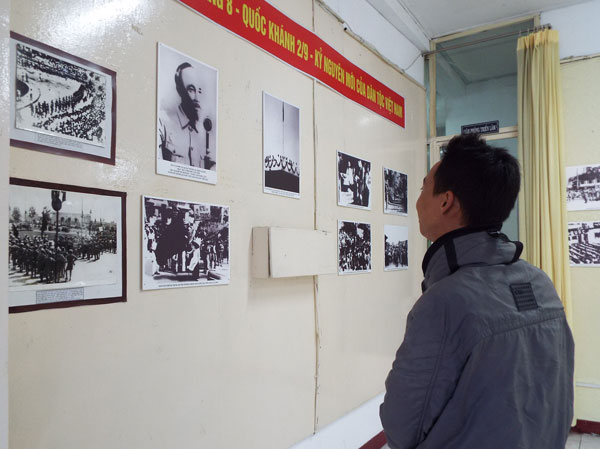 Triển lãm hình ảnh "73 năm một chặng đường lịch sử của cách mạng Việt Nam"