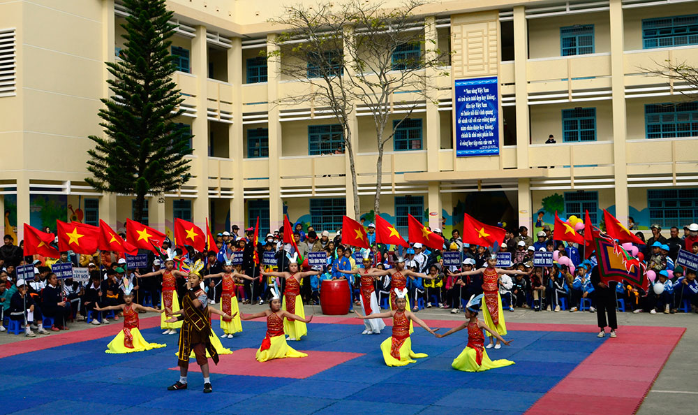 Xây dựng nền giáo dục mở, thực học, thực nghiệp, dạy tốt, học tốt, quản lý tốt