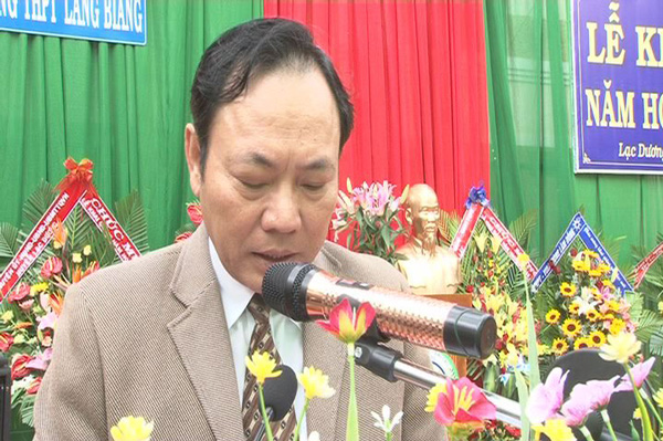 Đồng chí Nguyễn Văn Yên phát biểu tại Lễ khai giảng trường THPT Lang Biang