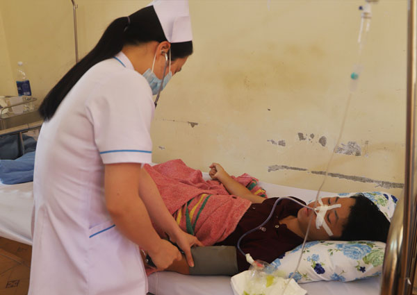 Bị bạn cùng trường đánh, một nam sinh bị vỡ gan
