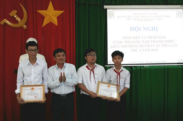 Cát Tiên: Trao thưởng cho 12 sản phẩm sáng tạo thanh thiếu niên, nhi đồng