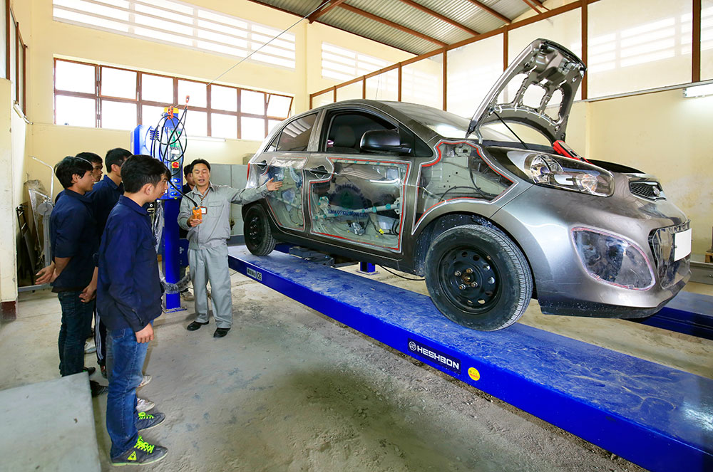 Mở rộng hợp tác đào tạo với nước ngoài