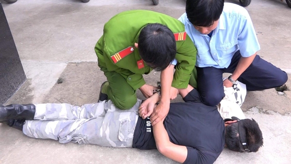 BIDV tại Lâm Đồng diễn tập bảo vệ kho tiền, quầy giao dịch, vận chuyển tiền và máy ATM