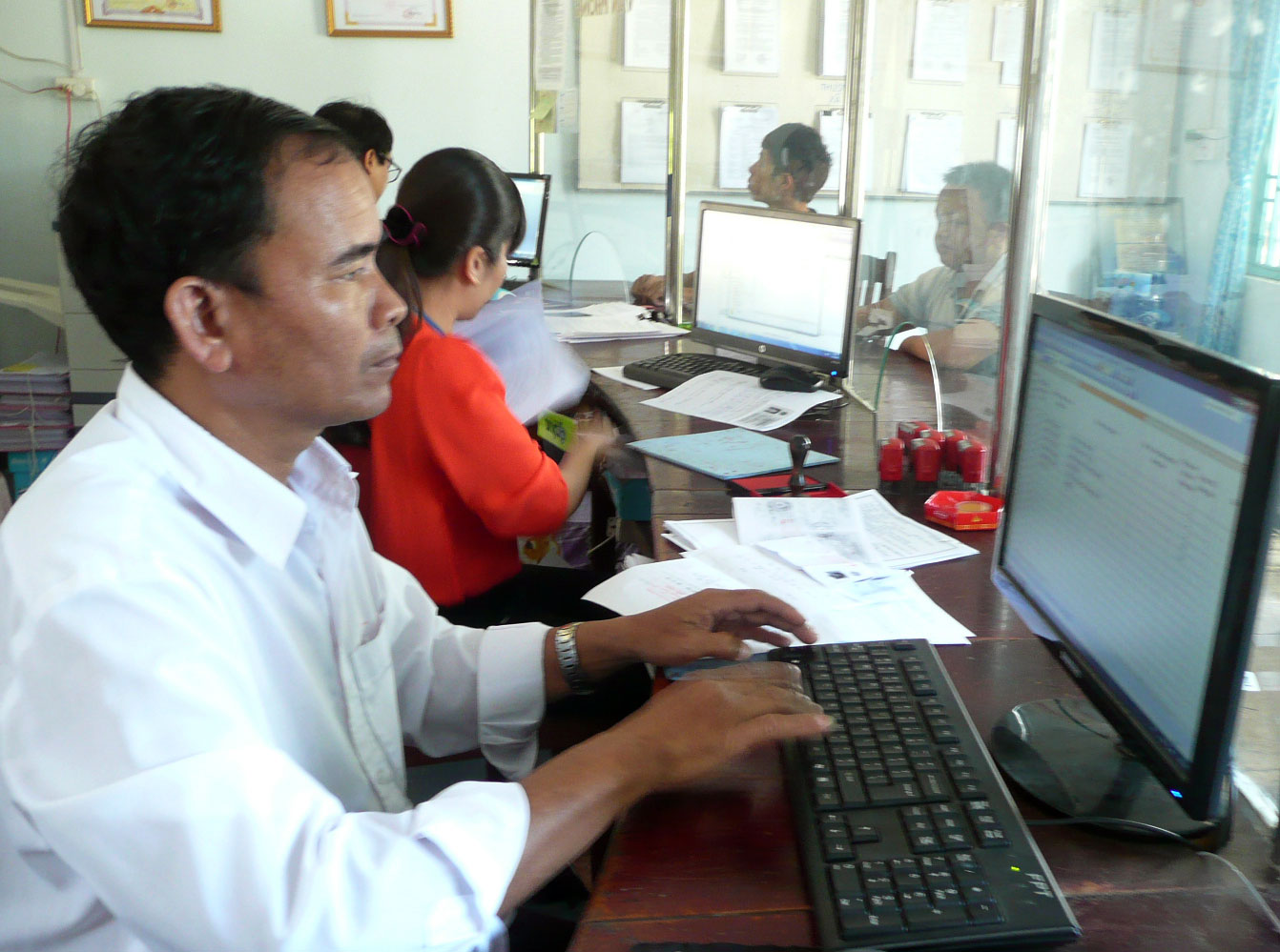 Đạ Tẻh: Ðẩy mạnh việc sử dụng hệ thống thư điện tử trong thực thi công vụ