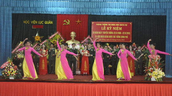 Văn nghệ chào mừng