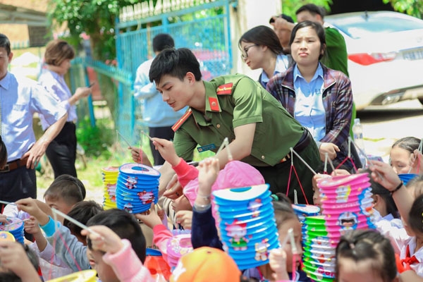 Chương trình "Trung thu yêu thương" năm 2018 tặng 3.000 suất quà cho thiếu nhi vùng sâu, vùng xa